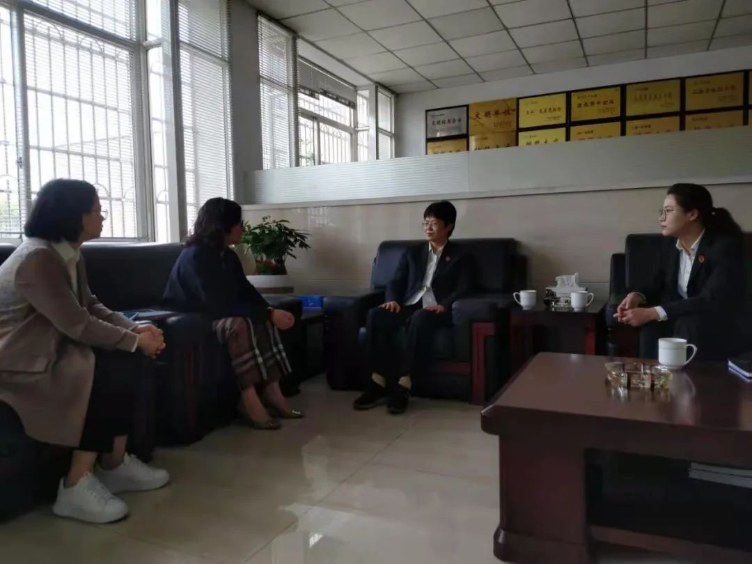 Sudac Zheng Yuqing s punim radnim vremenom i predsjednik Du Hangli Narodnog suda Shengzhou došli su u našu tvrtku kako bi usmjeravali naš rad