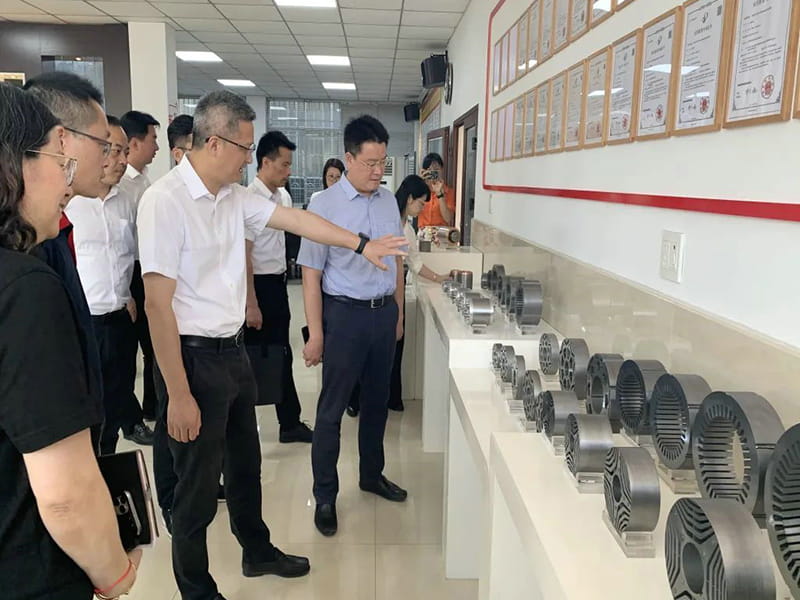 Tajnik Xu Jianyi otišao je u grad Changle kako bi obavio aktivnosti korporativnih usluga i posjetio Zhejiang Jufeng Co., Ltd. i druga poduzeća