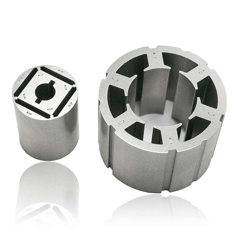 Kako debljina sloja u jezgrama statora i rotora automobilskih motora utječe na gubitke vrtložne struje i toplinske performanse?